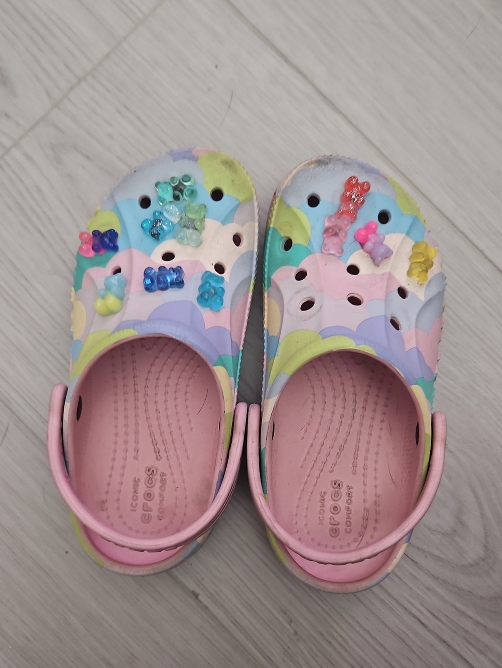 Preloved Girl Camo Pastel crocs